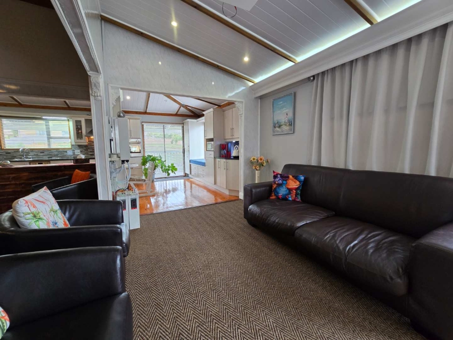 4 Bedroom Property for Sale in Stilbaai Wes Western Cape